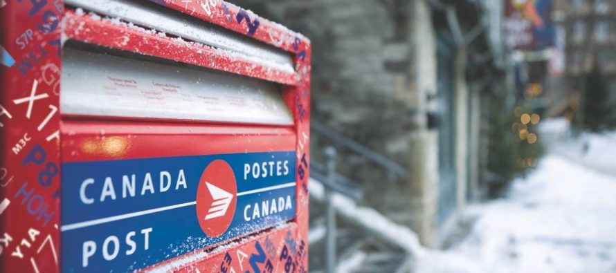 Canadians want federal government to deliver on protecting door-to-door mail service