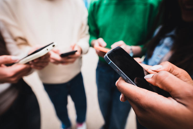 Banning children under 16 from social media platforms widely supported by parents and most Canadians