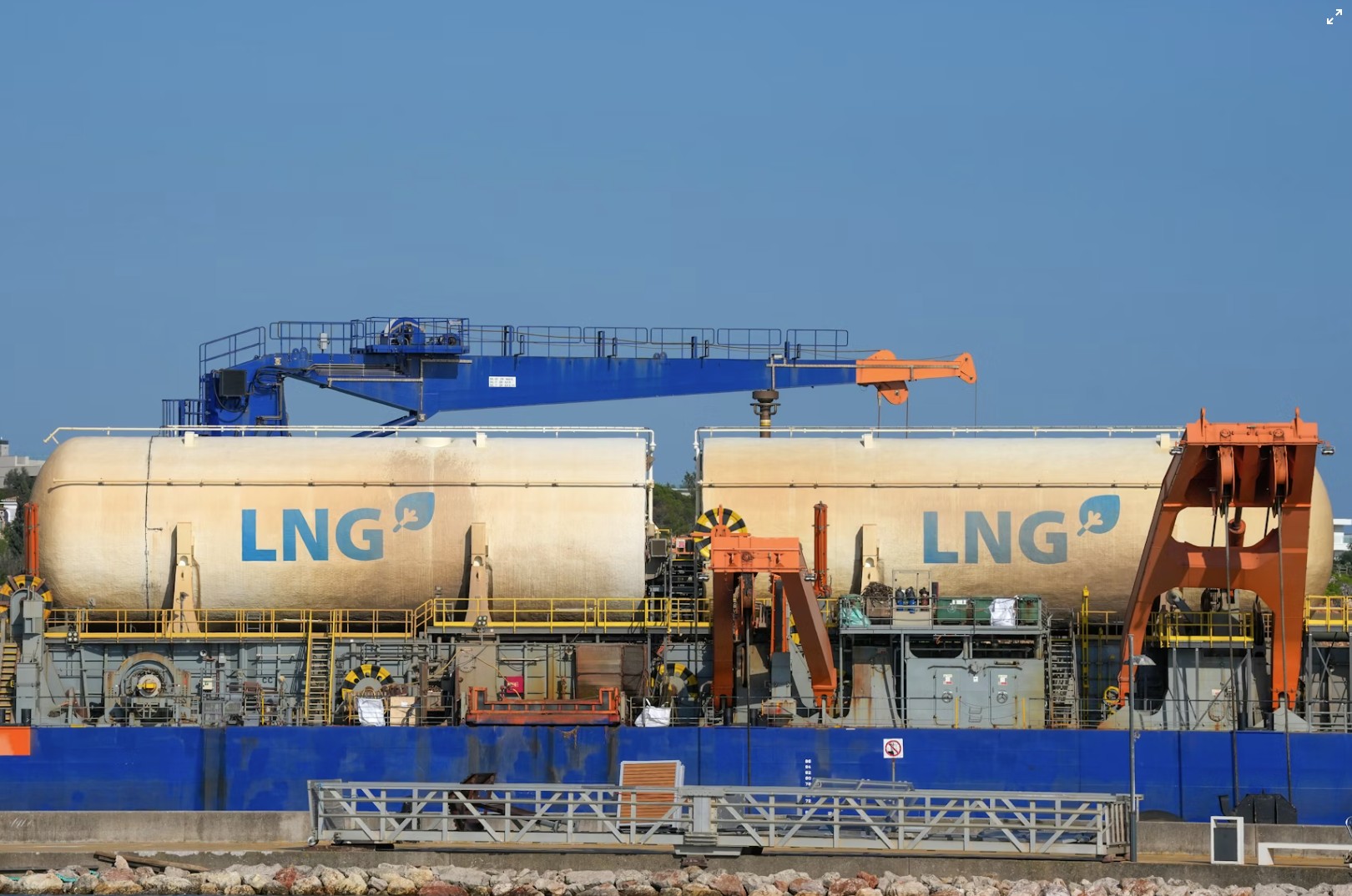 Pipeline Politics: Majority back Westcoast LNG project; half say Ottawa should be pushing harder on the file